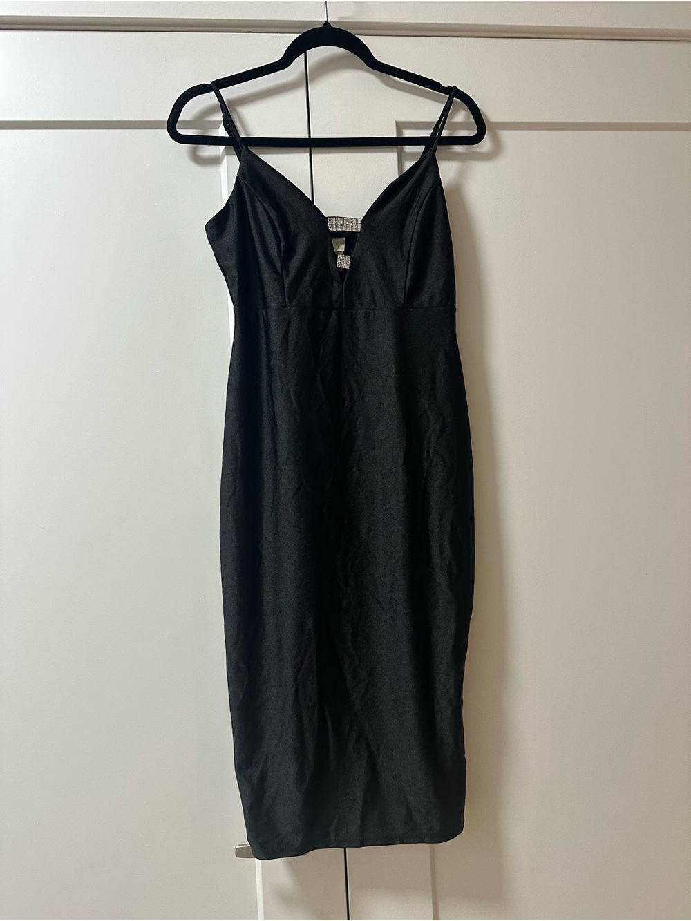 Elegant Black Midi Dress with Spaghetti Straps